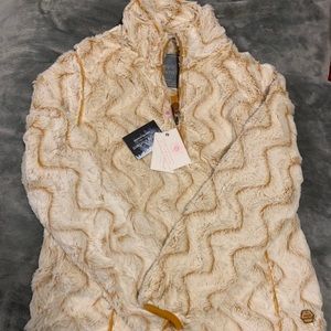 Simply southern fuzzy pullover✨